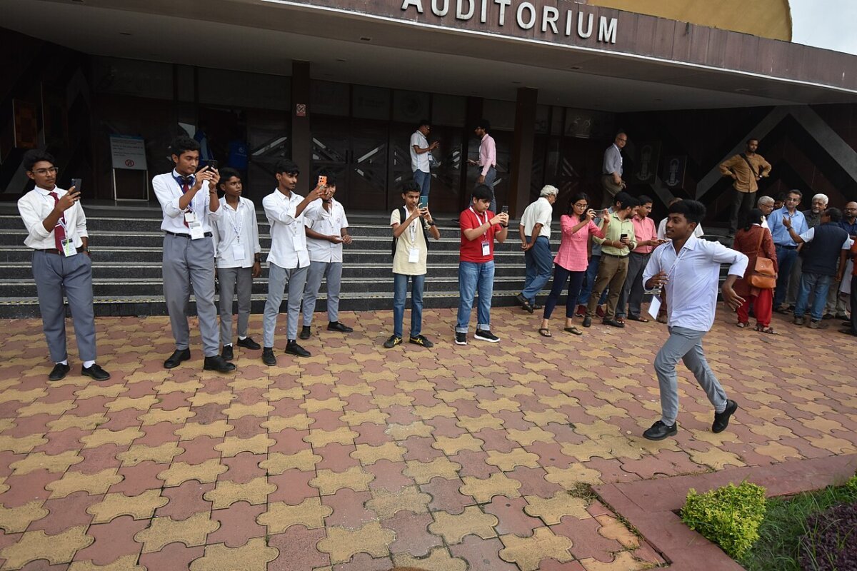 Participants Practicing Panorama - Mobile Photography Workshop On Capturing Lifes Moments - International Tiger Day Celebration - Science City - Kolkata 2024-08-03 7714.jpg