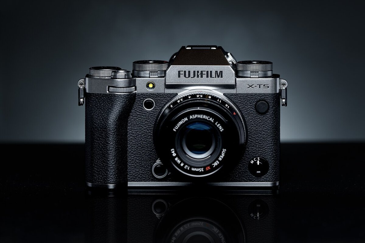 Fujifilm X-T5 with Fujinon XF 35mm F2 R WR - by Henry Söderlund (52536299126).jpg