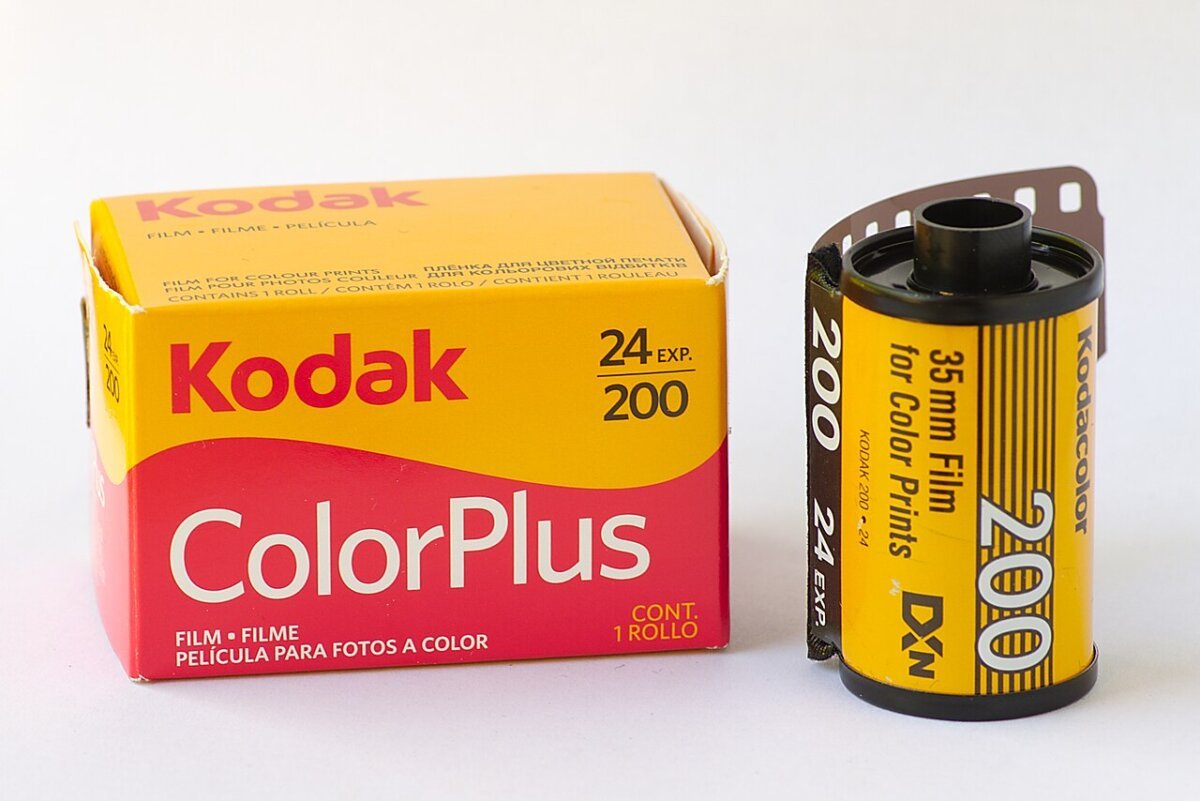 Kodak ColorPlus 200 135 film cartridge and box.jpg